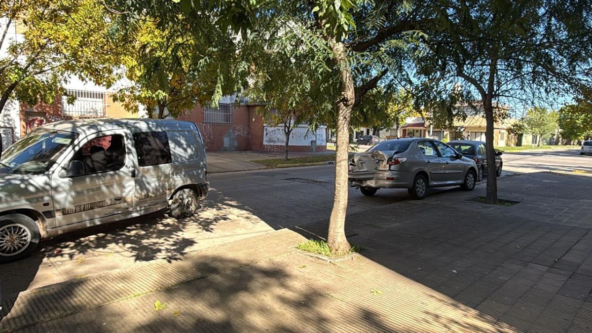 Según se informó, la Berlingo circulaba por calle Córdoba, mientras que el Chevrolet lo hacía por Necochea. Según se informó, la Berlingo circulaba por calle Córdoba, mientras que el Chevrolet lo hacía por Necochea.