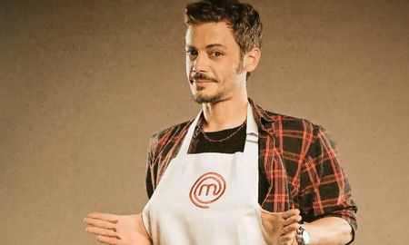 Tomás Fonzi, por su parte, decidió ir por una brusqueta de morcilla, pera y queso brie, un bife de chorizo wagyu con hinojos y tomates confitados, y un durazno asado sobre un sabayón rosada con una crema batida y unos pistachos caramelizados. Tomás Fonzi, por su parte, decidió ir por una brusqueta de morcilla, pera y queso brie, un bife de chorizo wagyu con hinojos y tomates confitados, y un durazno asado sobre un sabayón rosada con una crema batida y unos pistachos caramelizados.