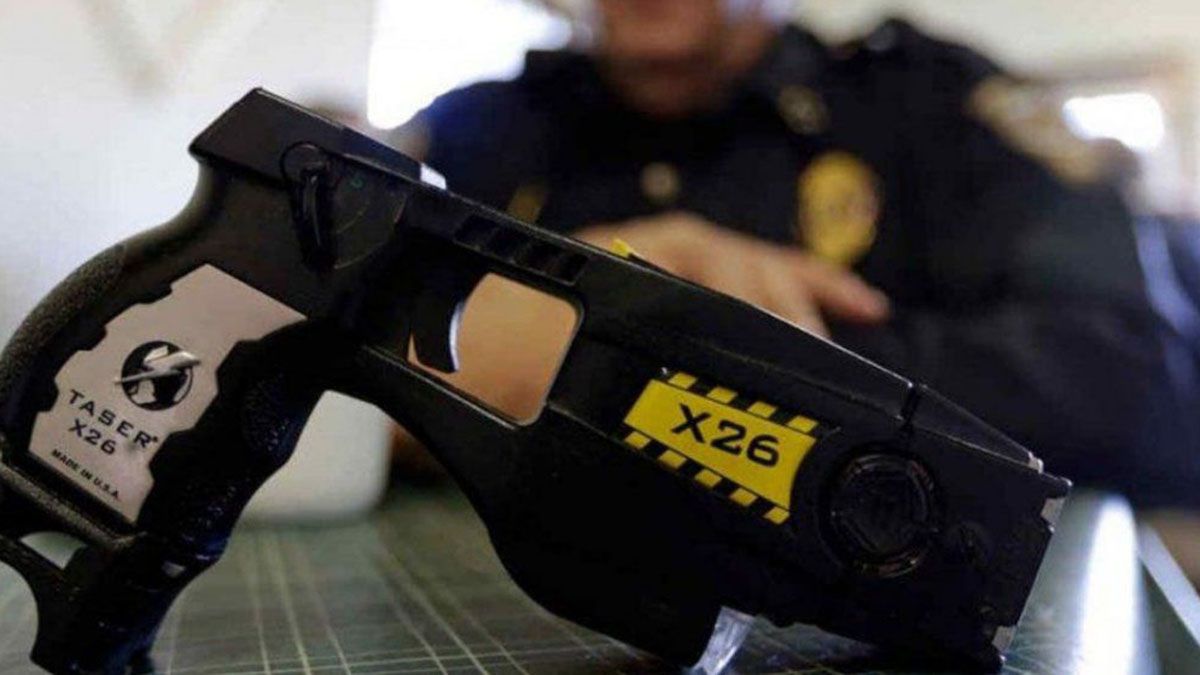 El gobierno nacional compró 100 pistolas taser sin licitación