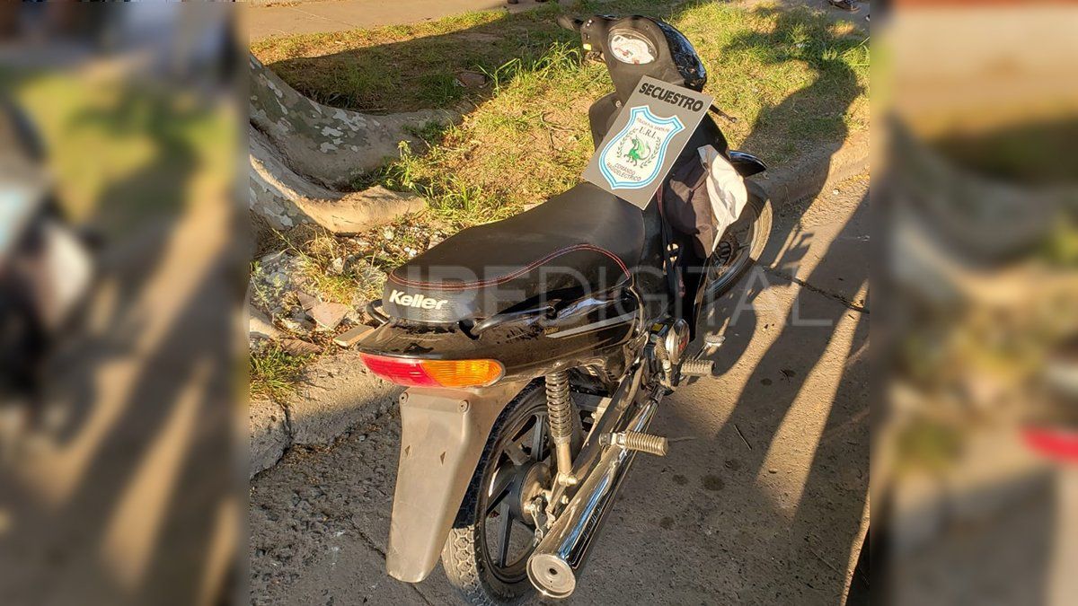La moto en la que circulaban los delincuentes quedó secuestrada