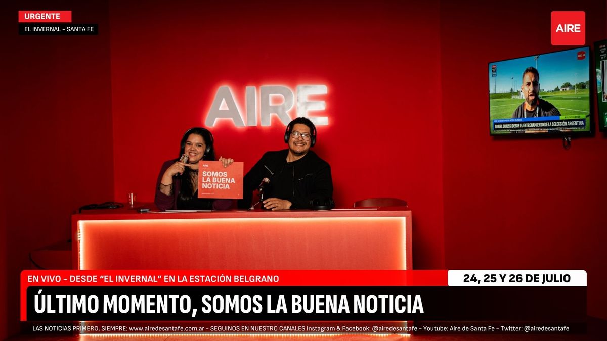 La gran comunidad de AIRE se sentó a la mesa de conductores y posó frente a las cámaras para vivir la experiencia del multimedios.