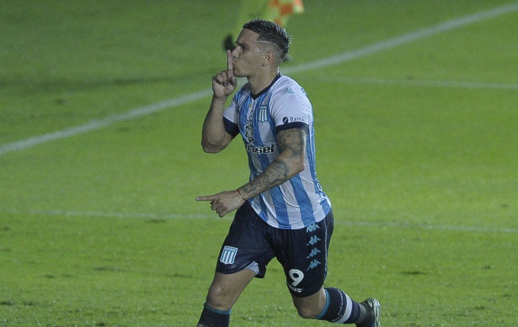 La Academia se benefició por un error arbitral de Vigliano y se llevó un clásico opaco desde lo futbolístico.