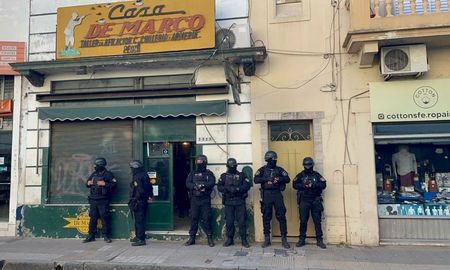 El Cuerpo Guardia de Infantería realizó un allanamiento en una tradicional armería El Cuerpo Guardia de Infantería realizó un allanamiento en una tradicional armería