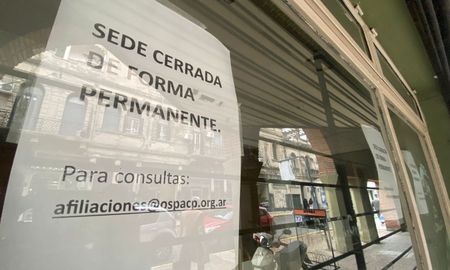 La sede de Ospacp (Obra Social del Personal Auxilar de Casas Particulares) apareció cerrada de forma permanente este viernes en Santa Fe. La sede de Ospacp (Obra Social del Personal Auxilar de Casas Particulares) apareció cerrada de forma permanente este viernes en Santa Fe.