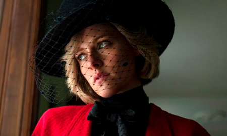La cinta, que cuenta con un guion escrito por Steven Knight (Peaky Blinders) y comenzó a filmarse en febrero pasado en una zona montañosa del estado alemán de Hesse, se situará en 1991, durante la última fiesta de Navidad que la fallecida Diana Frances Spencer compartió junto al príncipe Carlos (Jack Farthing) antes de su separación. La cinta, que cuenta con un guion escrito por Steven Knight (Peaky Blinders) y comenzó a filmarse en febrero pasado en una zona montañosa del estado alemán de Hesse, se situará en 1991, durante la última fiesta de Navidad que la fallecida Diana Frances Spencer compartió junto al príncipe Carlos (Jack Farthing) antes de su separación.