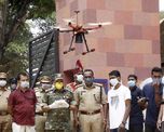 video: como en el show de benny hill, la policia india capta a los violadores de cuarentena