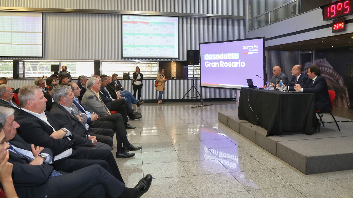 El encuentro se dio en el marco de la mayor inversión provincial en gasoductos de los últimos 40 años en el territorio santafesino, encontrándose en etapa de obras tres de las más importantes inyecciones de gas natural a regiones metropolitanas.