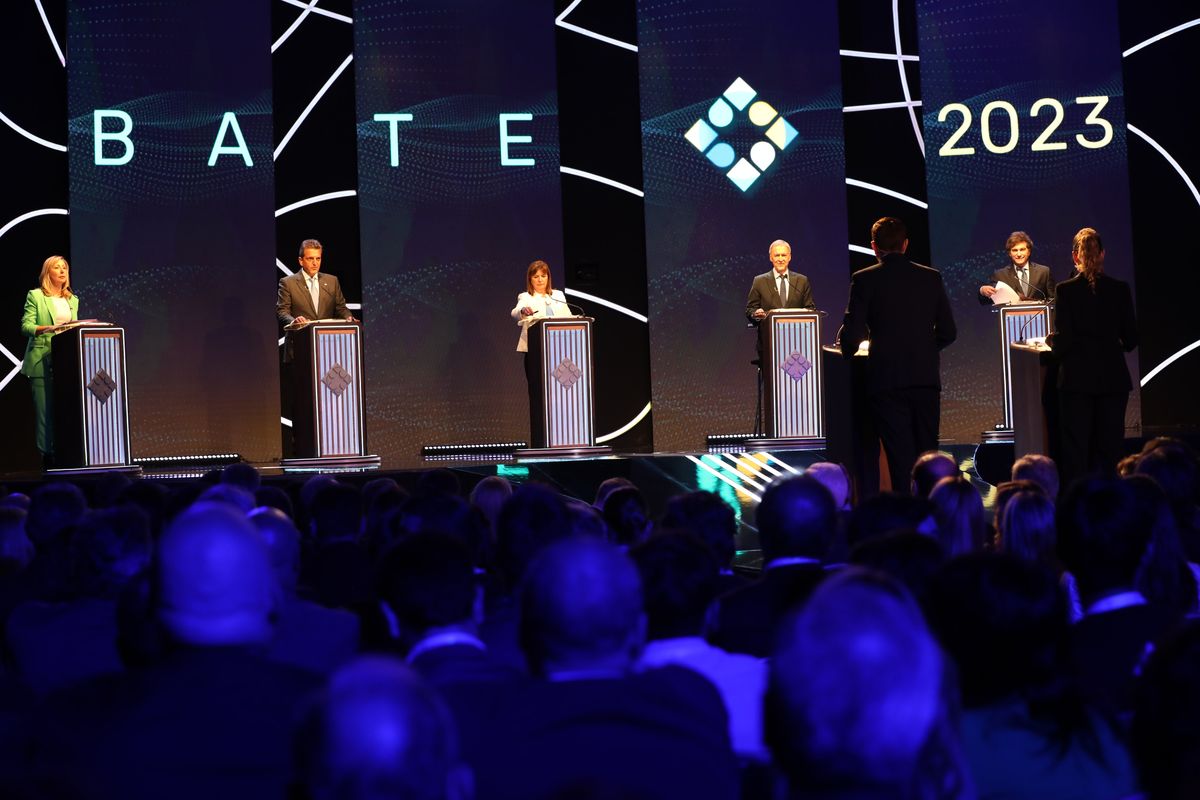 El primer debate presidencial 2023 se realizó el domingo 1 de octubre en el Centro de Convenciones Provincial Forum de Santiago del Estero. El primer debate presidencial 2023 se realizó el domingo 1 de octubre en el Centro de Convenciones Provincial Forum de Santiago del Estero.