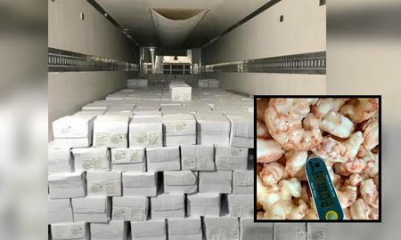 El cargamento está compuesto por 1231 cajas de cola de langostino congelado, 14 de langostino entero congelado y 84 de langostino pelado devenado con un peso neto total de 23.306 kilogramos. El cargamento está compuesto por 1231 cajas de cola de langostino congelado, 14 de langostino entero congelado y 84 de langostino pelado devenado con un peso neto total de 23.306 kilogramos.