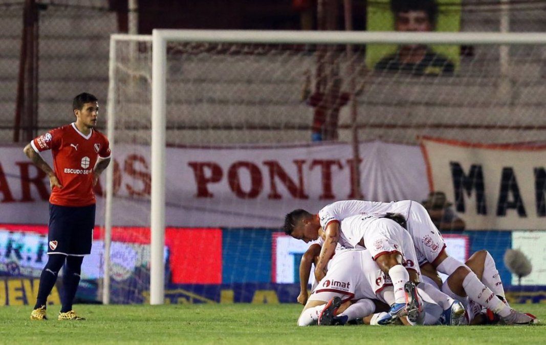 Después de once fechas, Huracán volvió a la victoria y hunde a Independiente