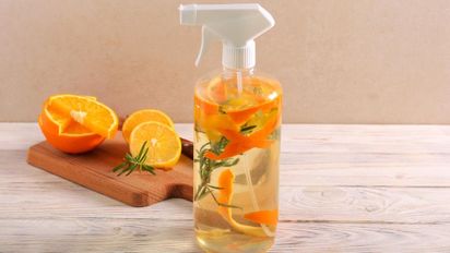 El ingrediente secreto: por qué deberías empezar a guardar las cáscaras de naranja en un frasco con vinagre