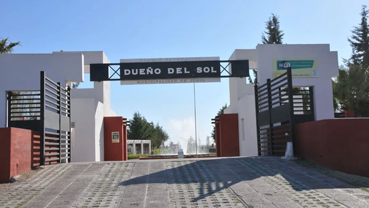 Los testigos del hecho informaron que la víctima quedó enganchada en la zona del cuello lo que le provocó la pérdida de mucha sangre. Los testigos del hecho informaron que la víctima quedó enganchada en la zona del cuello lo que le provocó la pérdida de mucha sangre.