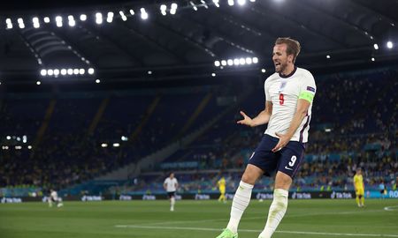 Inglaterra goleó a Ucrania por 4-0 y se metió en semifinales de la Eurocopa, donde jugará ante Dinamarca. Inglaterra goleó a Ucrania por 4-0 y se metió en semifinales de la Eurocopa, donde jugará ante Dinamarca.
