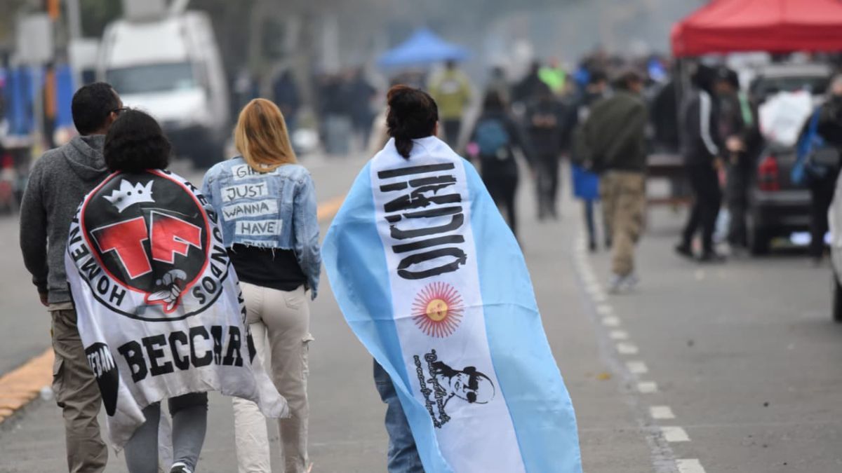 Una jornada repleta de banderas, para despedir a un ícono Nacional. Una jornada repleta de banderas, para despedir a un ícono Nacional.