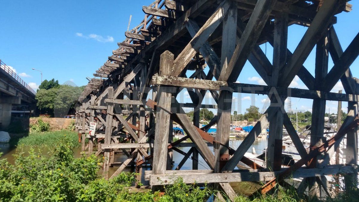 Las postales del abandono de un puente con 69 años de historia 
