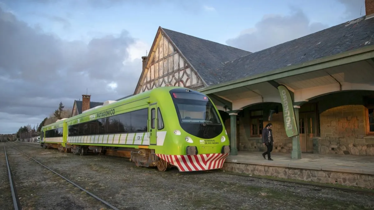 El Tren Patagónico vuelve a unir la provincia de Río Negro de este a oeste. El Tren Patagónico vuelve a unir la provincia de Río Negro de este a oeste.