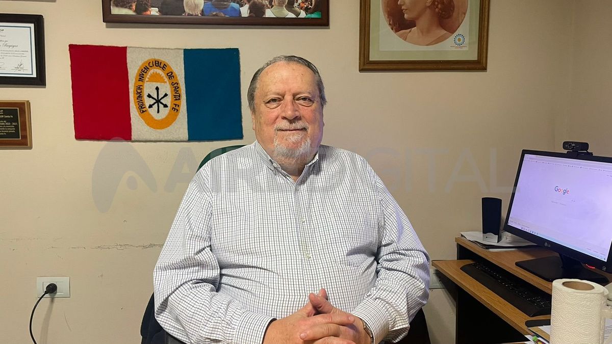 El primer cruce se produjo a partir del pedido del gremio de docentes privados quienes, a través de su secretario General, Pedro Bayúgar, pidieron la suspensión de las reuniones de la Comisión. El primer cruce se produjo a partir del pedido del gremio de docentes privados quienes, a través de su secretario General, Pedro Bayúgar, pidieron la suspensión de las reuniones de la Comisión.