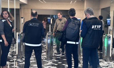 Los allanamientos se realizaron en el micro centro porteño, Rosario, Córdoba y Bahía Blanca en conjunto con Policía Federal Argentina, División Lavado de Activos. Los allanamientos se realizaron en el micro centro porteño, Rosario, Córdoba y Bahía Blanca en conjunto con Policía Federal Argentina, División Lavado de Activos.