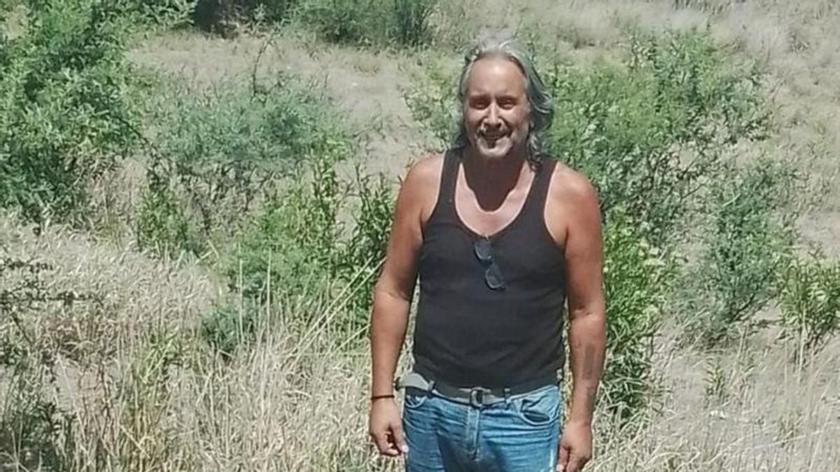 Roberto Carmona es conocido por su crueldad en asesinatos y por sus duras confesiones. Actualmente tiene 62 años y nació en la Provincia de Buenos Aires. Roberto Carmona es conocido por su crueldad en asesinatos y por sus duras confesiones. Actualmente tiene 62 años y nació en la Provincia de Buenos Aires.