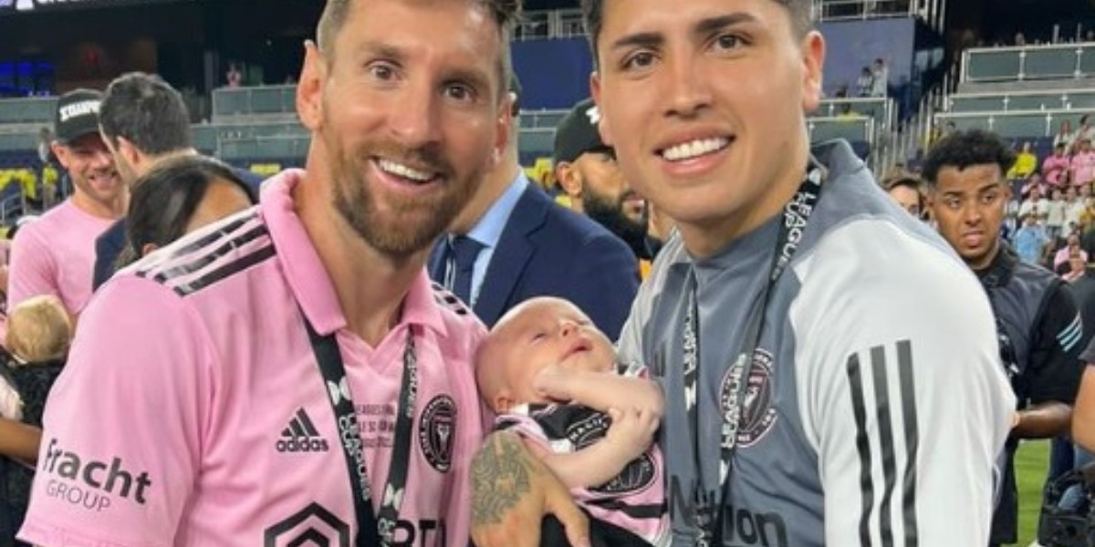 Facundo Farías junto a Lionel Messi tras la final. Facundo Farías junto a Lionel Messi tras la final.