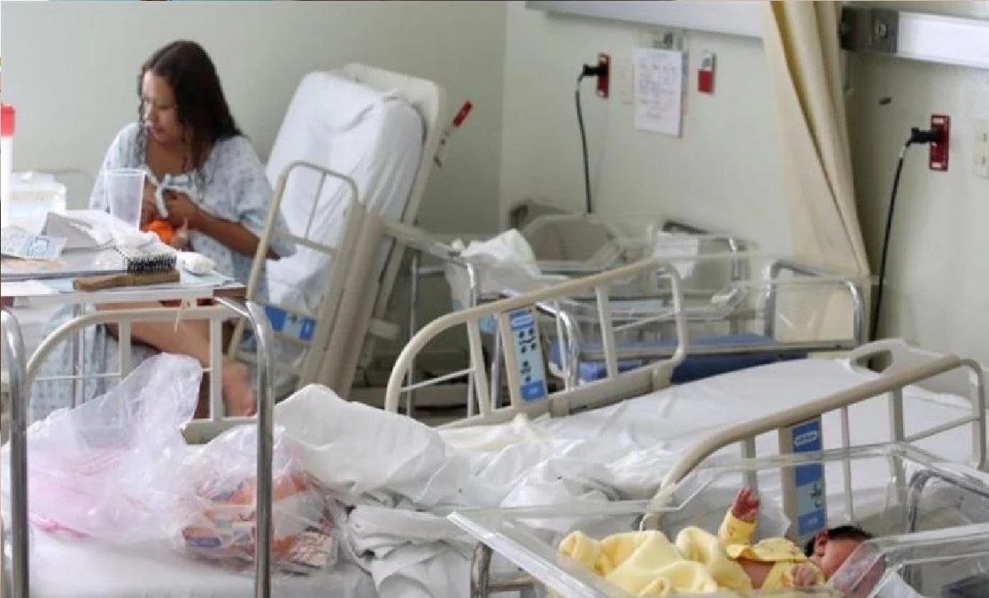 Una mujer se enfureció al enterarse que su suegra le cambió el nombre a su hijo mientras ella se recuperaba de la cesárea