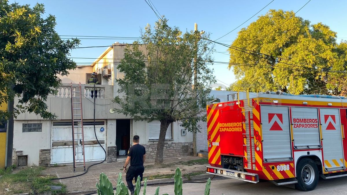 Incendio en el Barrio Barranquitas: trabajaron los Bomberos Zapadores de la URI