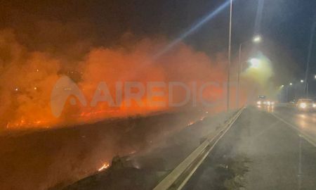 Los incendios de pastizales, un verdadero peligro para los conductores que deben extremar cuidados ante estos casos. Los incendios de pastizales, un verdadero peligro para los conductores que deben extremar cuidados ante estos casos.