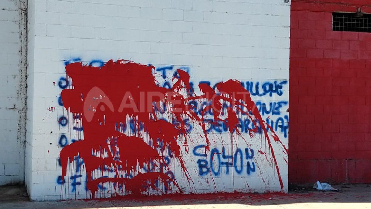 Los malos resultados deportivos obtenidos hasta el momento por el plantel de primera del club Unión – en la semana quedó eliminado de la Copa Sudamericana y éste sábado de la Copa Diego Maradona- hicieron resurgir las críticas del hincha tatengue hacia la dirigencia de la institución. 