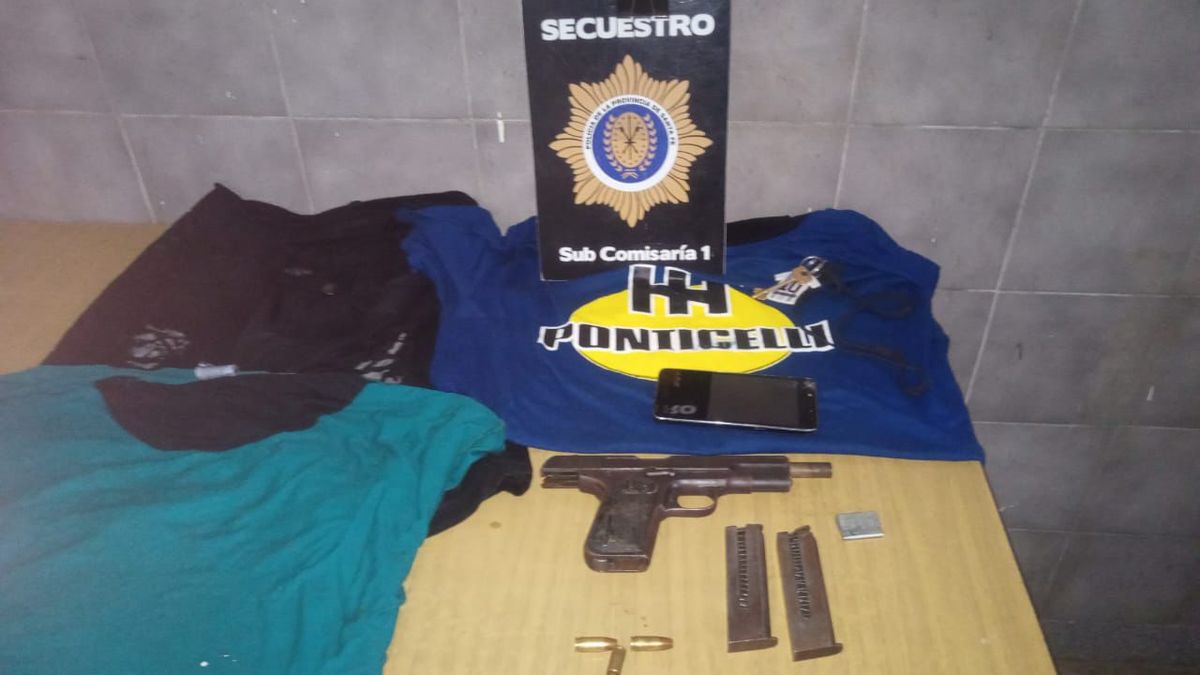 En el allanamiento la Policía secuestró una pistola calibre 9 mm, presuntamente utilizada en el hecho investigado. En el allanamiento la Policía secuestró una pistola calibre 9 mm, presuntamente utilizada en el hecho investigado.