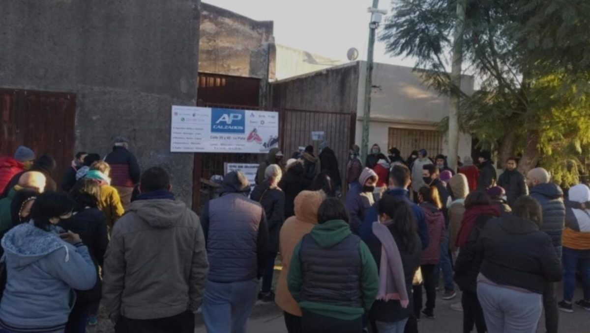 Viaje en el tiempo: reabre la feria del depósito en Los Hornos