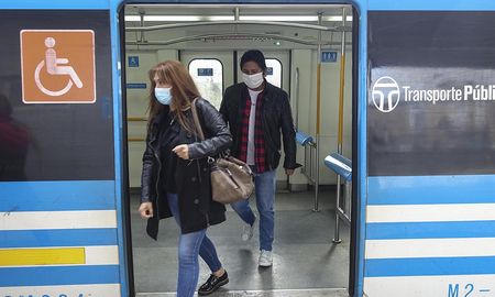 Argentina tuvo este martes un nuevo récord en la cantidad de contagios registrados en un día. Argentina tuvo este martes un nuevo récord en la cantidad de contagios registrados en un día.
