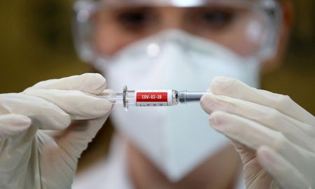 Brasil recibe insumos para fabricar 8,7 millones de dosis de la vacuna china CoronaVac. Brasil recibe insumos para fabricar 8,7 millones de dosis de la vacuna china CoronaVac.
