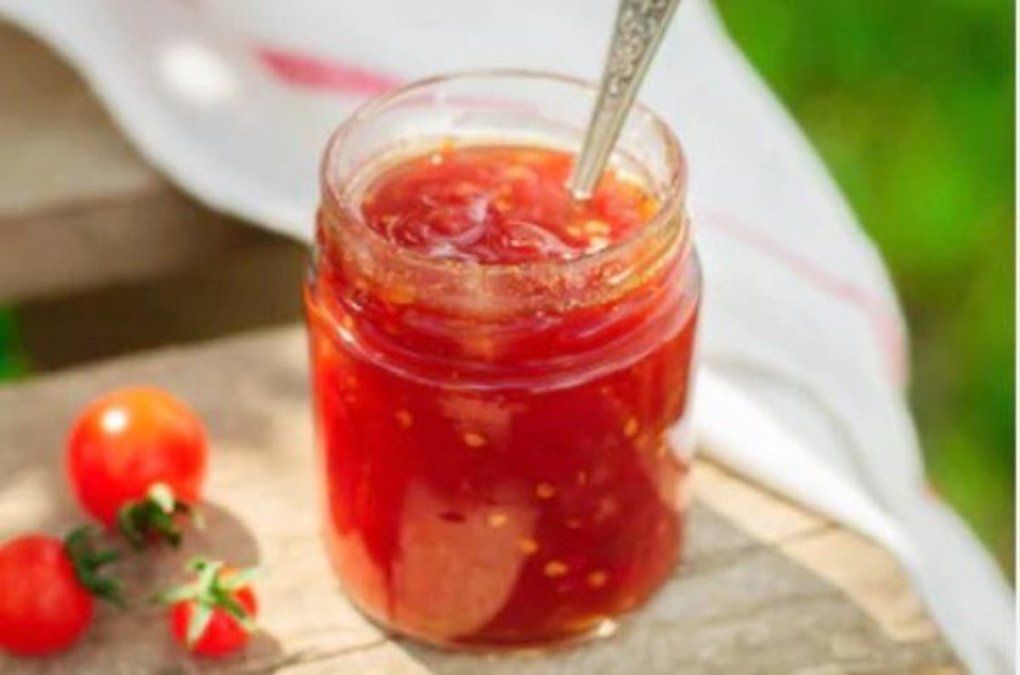 Cómo hacer mermelada de tomate con vino.