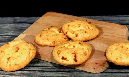Bizcochos de queso crujientes. Bizcochos de queso crujientes.