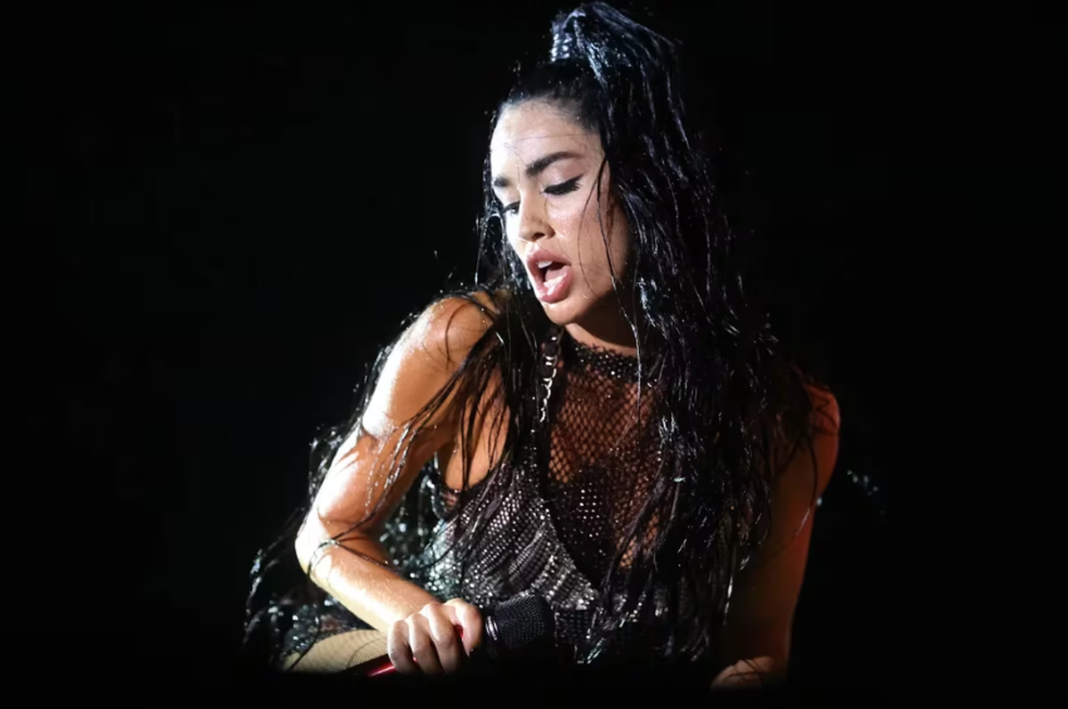 Lali recibió una ovación en su show en Cosquín. Lali recibió una ovación en su show en Cosquín.