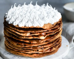 Este Rogel moderno combina una textura crocante, relleno cremoso y un merengue liviano que lo convierte en una receta ideal para cumpleaños, reuniones o simplemente para disfrutar algo dulce y bien argentino. Este Rogel moderno combina una textura crocante, relleno cremoso y un merengue liviano que lo convierte en una receta ideal para cumpleaños, reuniones o simplemente para disfrutar algo dulce y bien argentino.