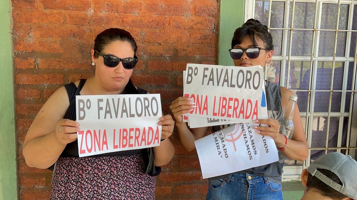 La falta de iluminación, corte de pastizales y ausencia policial empeoran la situación. La falta de iluminación, corte de pastizales y ausencia policial empeoran la situación.