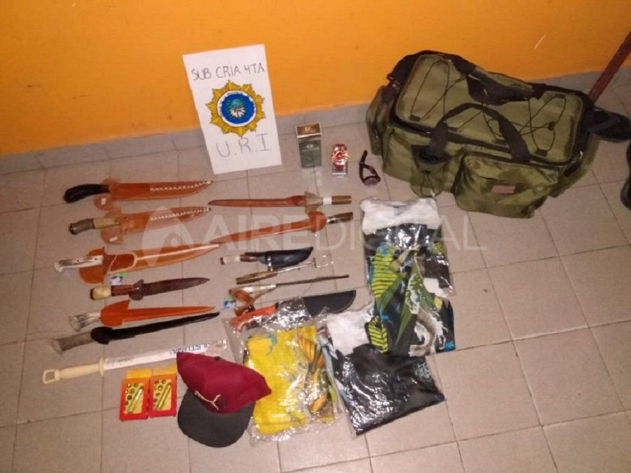 La policía recuperó artículos robados en un negocio de la ruta 1 que descartó el ladrón en fuga