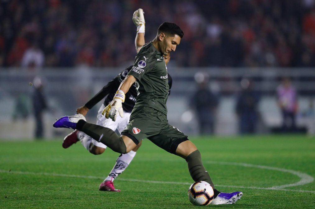 El arquero uruguayo del Rojo firmar&iacute;a esta misma semana su pase al Pumas de M&eacute;xico.