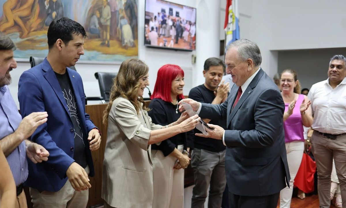Felipe Michlig recibió del Concejo Municipal de Santa Fe la distinción Valores Democráticos Raúl R. Alfonsín.