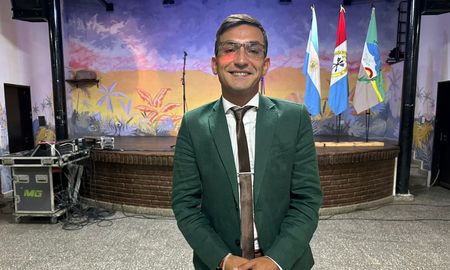 Andrés Soperez volvió a jurar como intendente de San José del Rincón. Andrés Soperez volvió a jurar como intendente de San José del Rincón.