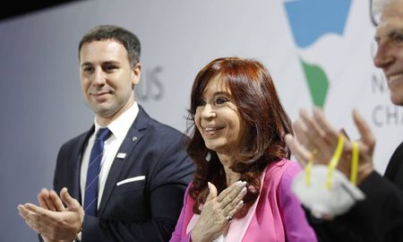 Esto nunca había pasado; la pobreza siempre la ubicábamos por afuera del trabajo formal. Por qué es esto?, se preguntó la vicepresidenta en un acto en Resistencia, Chaco. Esto nunca había pasado; la pobreza siempre la ubicábamos por afuera del trabajo formal. Por qué es esto?, se preguntó la vicepresidenta en un acto en Resistencia, Chaco.