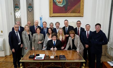La decisión de la reunión de produce luego de la últimas novedades sobre el caso Adorni. La decisión de la reunión de produce luego de la últimas novedades sobre el caso Adorni.