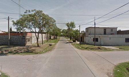 El hombre, identificado como José Andrés Mugurusa, fue hallado por una patrulla policial el sábado entre las calles Bielsa y Cullen del barrio Empalme Graneros de la zona noroeste de Rosario. El hombre, identificado como José Andrés Mugurusa, fue hallado por una patrulla policial el sábado entre las calles Bielsa y Cullen del barrio Empalme Graneros de la zona noroeste de Rosario.