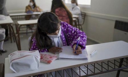 Casi 15 mil estudiantes de escuelas rurales del nivel primario, secundario y de establecimientos de jóvenes y adultos, regresaron a las aulas. Casi 15 mil estudiantes de escuelas rurales del nivel primario, secundario y de establecimientos de jóvenes y adultos, regresaron a las aulas.