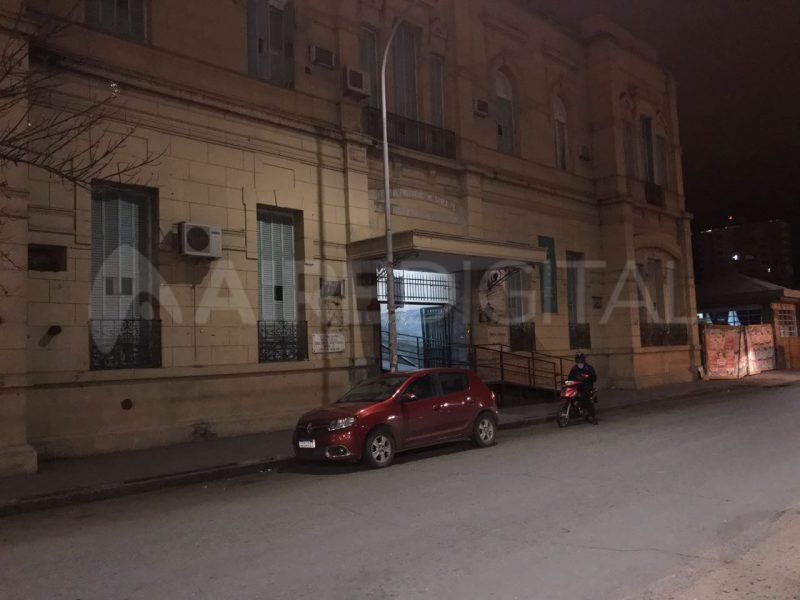 Hospital Cullen: joven con herida cortante y policía lesionado