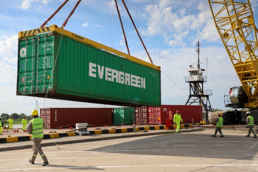 El movimiento de cargas se incrementó en el puerto de la ciudad de Santa Fe.