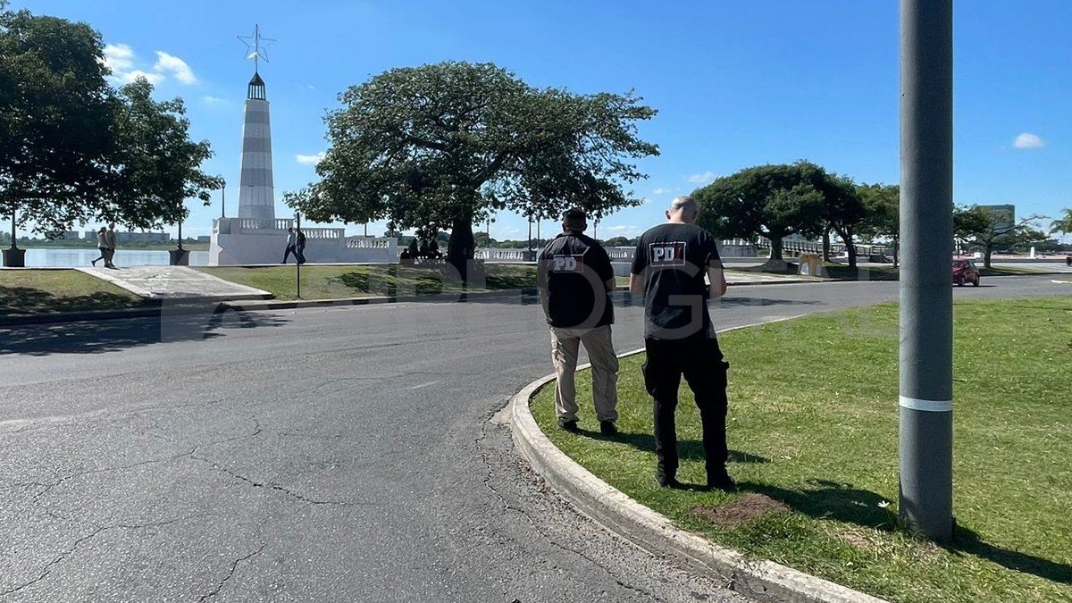 Agentes de la PDI realizaron pericias en la Costanera para reconstruir cómo fue el accidente fatal del matrimonio&nbsp;