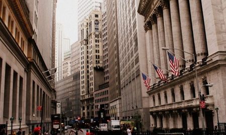El índice que agrupa a los papeles de las principales empresas brasileñas retrocede en la mañana del lunes. El índice que agrupa a los papeles de las principales empresas brasileñas retrocede en la mañana del lunes.