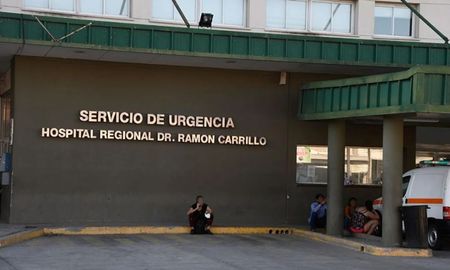 Una mujer de 55 años que estaba internada tras sufrir un fuerte accidente en Santiago del Estero, encendió un cigarrillo en su cama de terapia intensiva, se prendió fuego su camilla y murió. Una mujer de 55 años que estaba internada tras sufrir un fuerte accidente en Santiago del Estero, encendió un cigarrillo en su cama de terapia intensiva, se prendió fuego su camilla y murió.